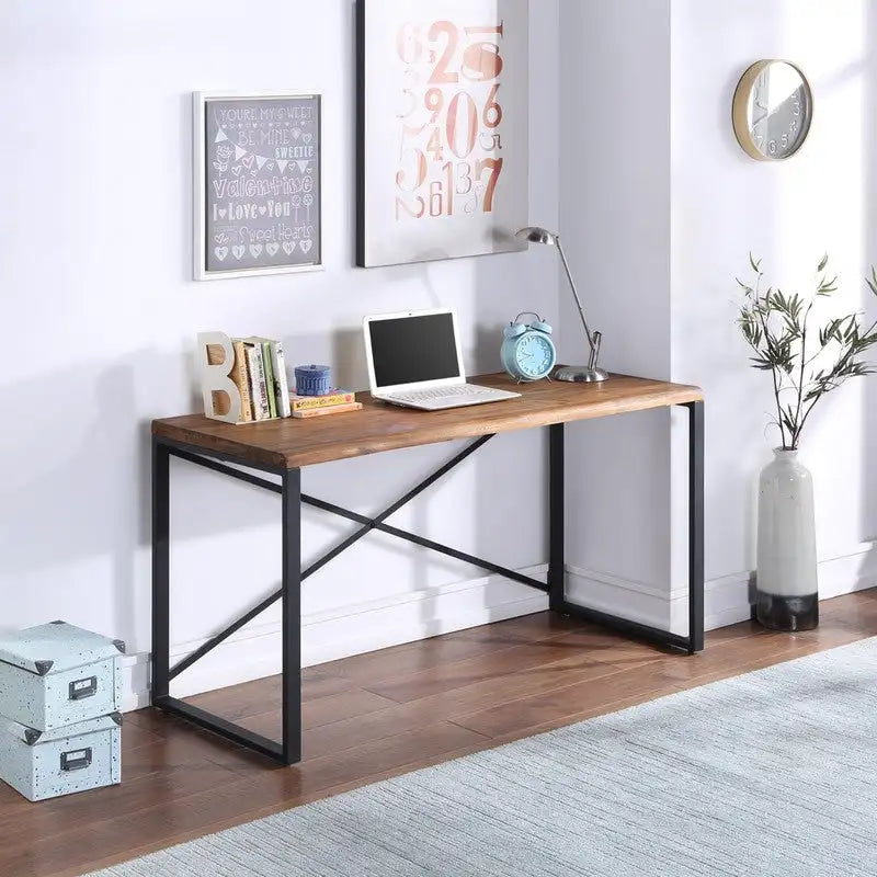 Bureau individuel en bois brun avec bordure naturelle